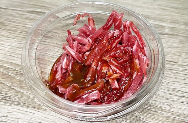 和歌山 ミートファクトリー 国産牛ユッケ 生肉 甘めのタレ